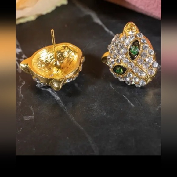 PANTHER 1 IN STUDS WHITE TOPAZ / CHROME EYES - Picture 2 of 2